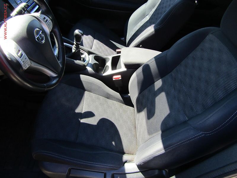 Nissan Qashqai (2017) 1.6 DiG-T, ČR, Acenta, +kola - fotka 9 z 17