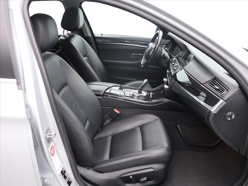 BMW Řada 5 2,0 d 160kW xDrive Aut. CZ - fotka 12 z 38