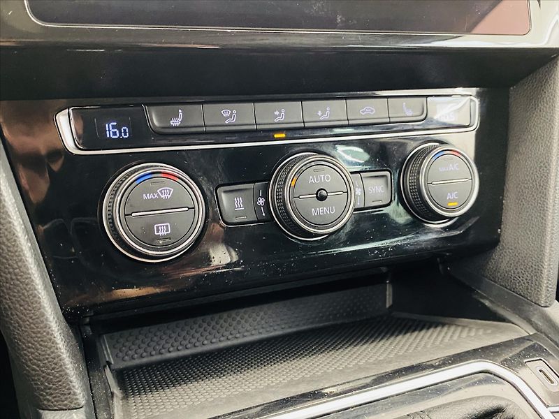 Volkswagen Passat 2,0 TDI DSG 4MOT 140 kW R-line - fotka 20 z 28