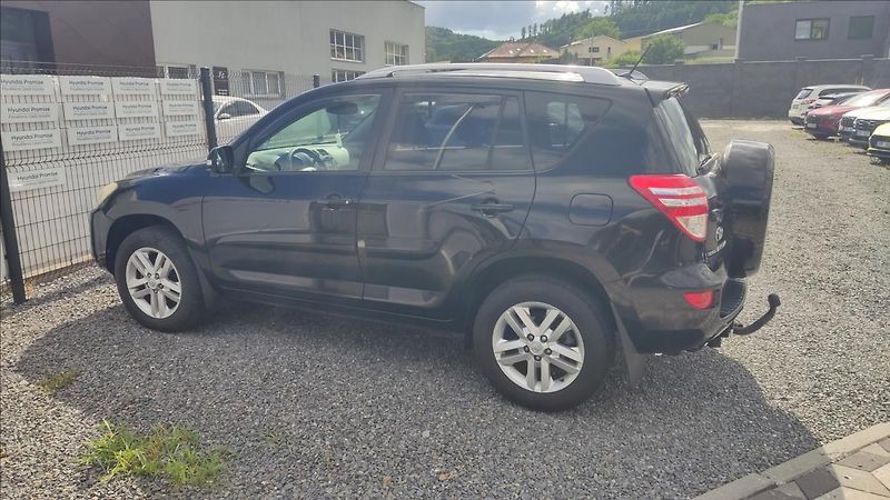 Toyota RAV4 2,2 D-4D 4x4 SOL PREMIUM - fotka 17 z 22