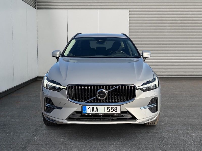 Volvo XC60 (2023) CORE B4 D 145kW 4x4 AWD CZ DPH - fotka 2 z 11
