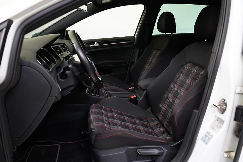 Volkswagen Golf - fotka 11 z 24