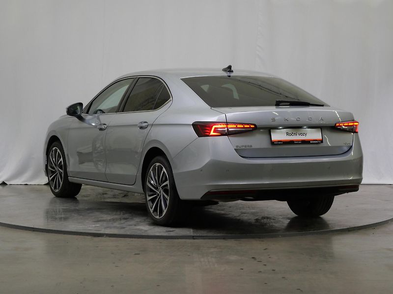 Škoda Superb - fotka 7 z 26