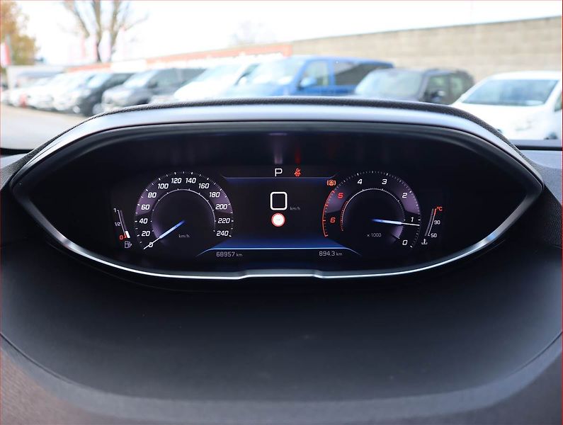 Peugeot 3008 (2023) Family 1.5 BlueHDi - fotka 11 z 22