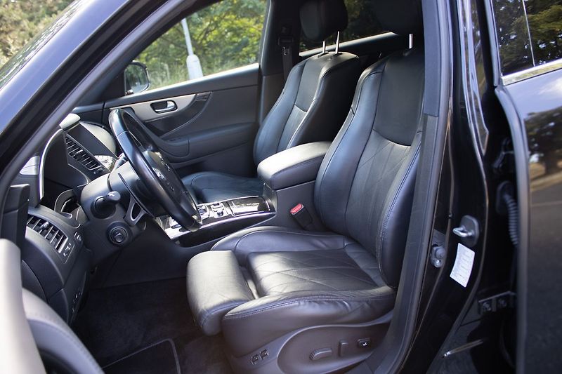 Infiniti QX70 Verze S, servisované, DVB-T - fotka 18 z 53