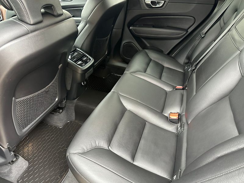 Volvo XC60 D4 140Kw AWD - fotka 12 z 23