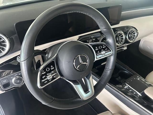 Mercedes-Benz Třídy A (2022) A200 4Matic Urban Progressive  - fotka 15 z 32