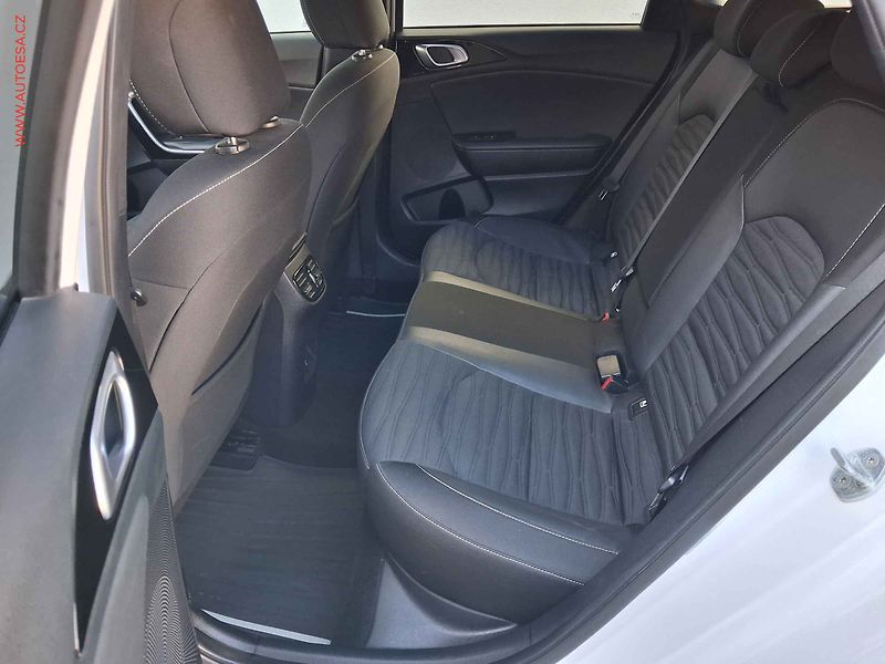 Kia Ceed (2023) 1.5 T-GDi, 2.maj,ČR, GT-line - fotka 10 z 19