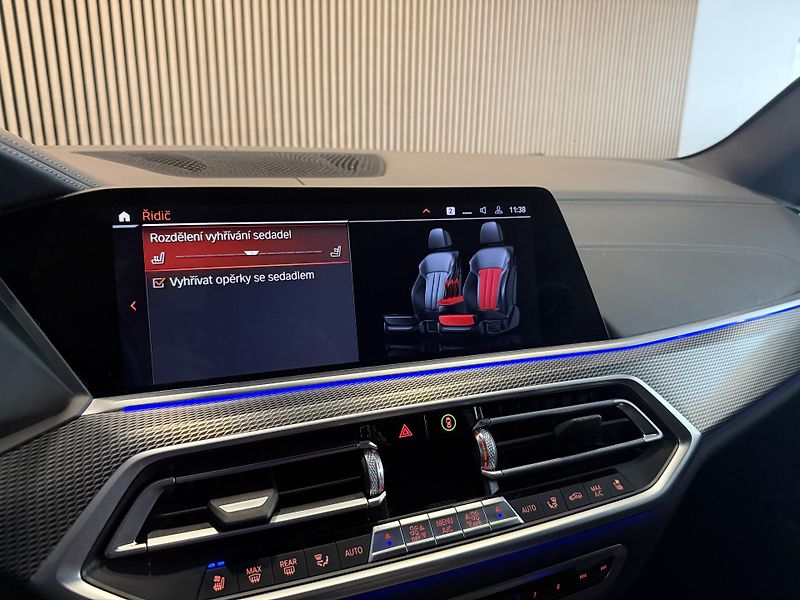 BMW X5 M50d HUD Vzduch H/K Tažné CZ - fotka 43 z 46