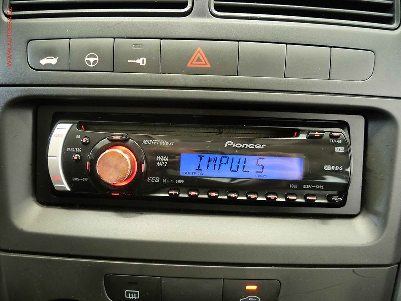Fiat Punto (2009) 1.4i - fotka 15 z 18