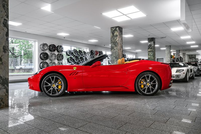 Ferrari California ROSSO CORSA/KAMERA/ - fotka 4 z 22