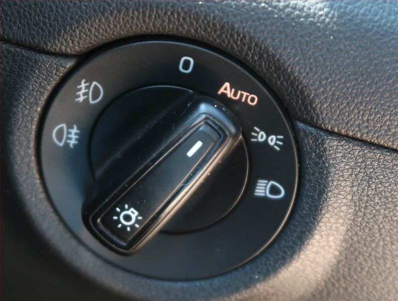 Škoda Octavia (2014) Elegance 1.2 TSI, Navi, Xenony - fotka 16 z 20