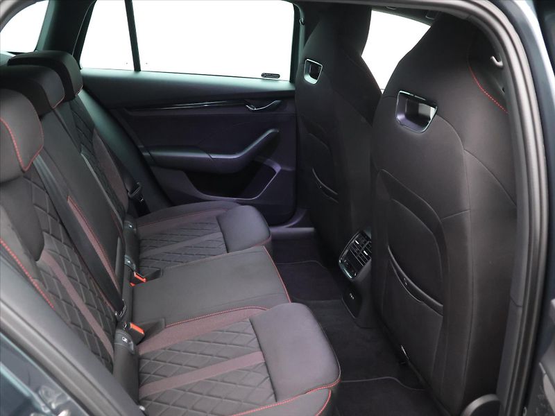 Škoda Octavia 2,0 TDI 147kW RS CZ DSG 4x4 - fotka 13 z 39