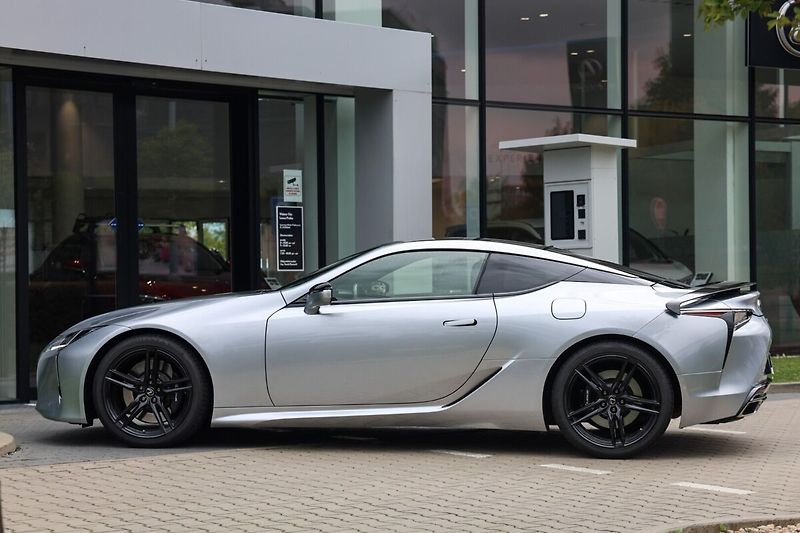 Lexus LC 500 500 BESPOKE - fotka 32 z 32