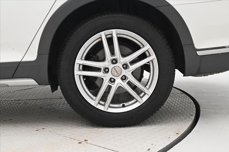 Volkswagen Passat 2,0 TDI 140kW DSG Alltrack 4Mo - fotka 32 z 32