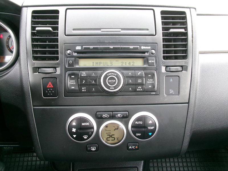 Nissan Tiida (2009) 1,6 16V AC ALU HF BT - fotka 15 z 26