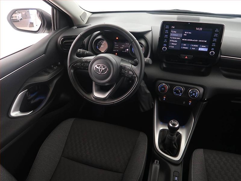 Toyota Yaris (2023) 1.5 VVT-i, Serv.kniha - fotka 7 z 17