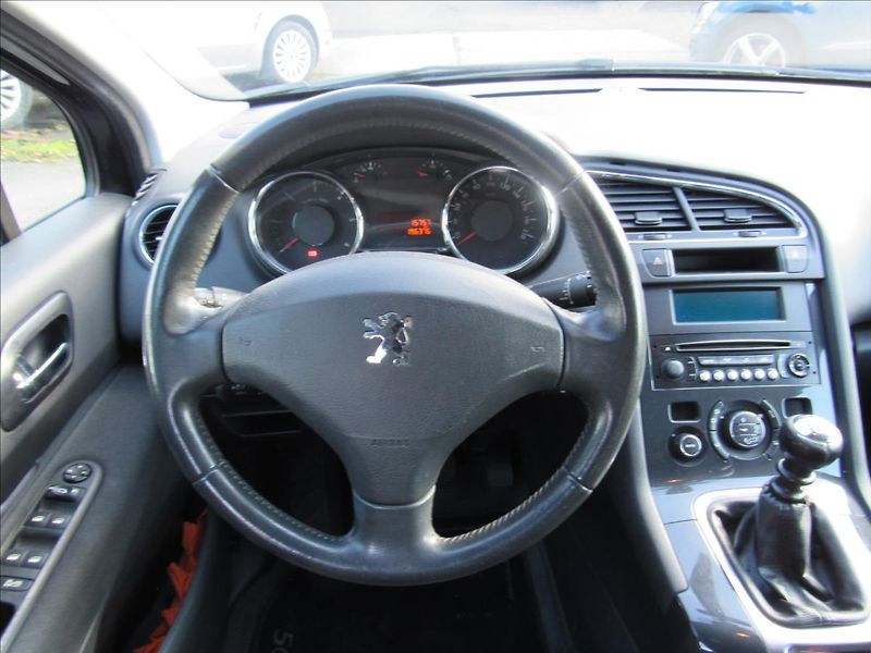 Peugeot 5008 2,0 HDi 110kW - fotka 12 z 23