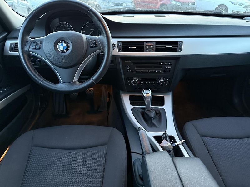 BMW Řada 3 318d 105kW ČR - fotka 11 z 17