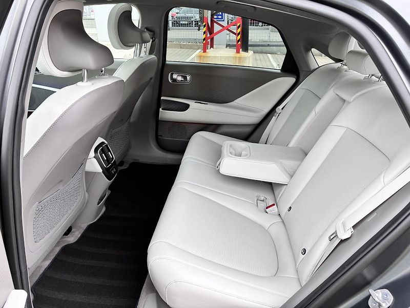 Hyundai Ioniq 6 77kWh PREMIUM PANORAMA DSM  - fotka 14 z 42