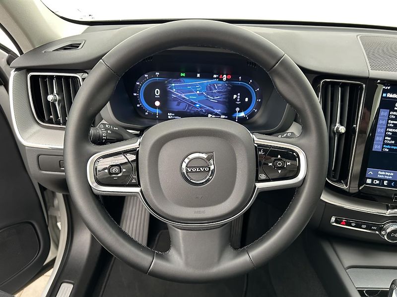 Volvo XC60 2.0  B4 4x4 PLUS  Black - fotka 22 z 30