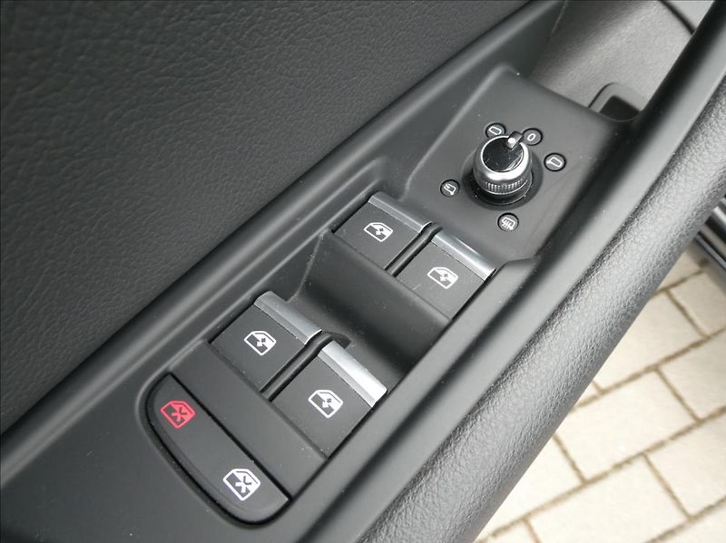 Audi A4 Avant 2,0 TDi 140kW,AT,Quattro - fotka 15 z 31