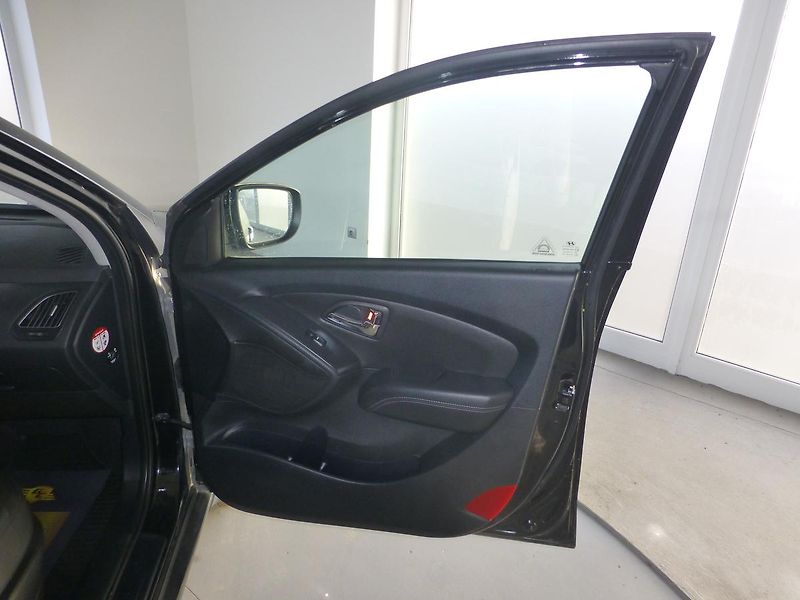 Hyundai ix35 (2011) 1,7CRDI*ALU KOLA*VYHŘ.S*PARK.S - fotka 16 z 23