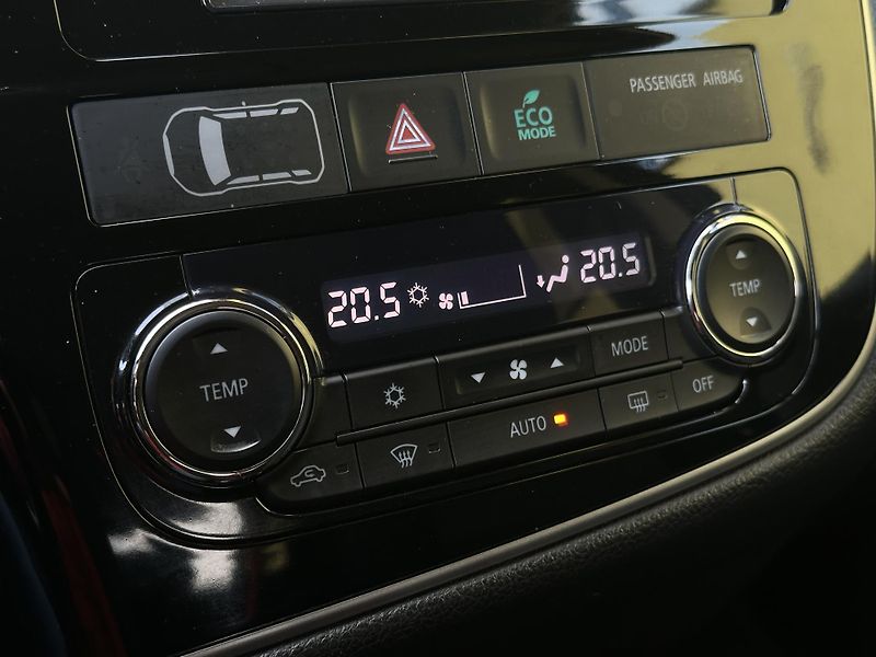 Mitsubishi Outlander (2016) 2.0/110kW *1.Maj *TZ *4x2  - fotka 14 z 34
