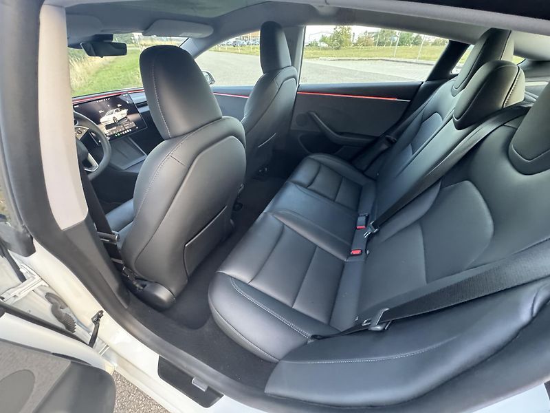 Tesla Model 3 (2024) Standard Range LFP,SoH 95%,ČR - fotka 17 z 18