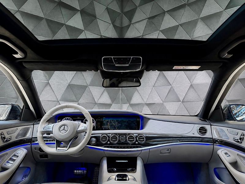 Mercedes-Benz Třídy S V8 4MATIC LONG, WEBASTO, PANO - fotka 23 z 28