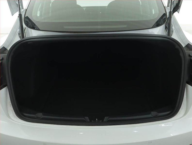 Tesla Model 3 (2019) Std Range Plus 55kWh, SoH 79% - fotka 14 z 22