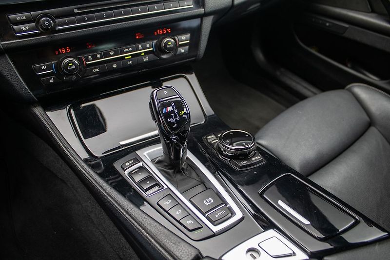 BMW Řada 5 M550d Xdrive - fotka 17 z 21