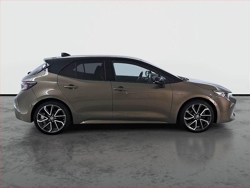 Toyota Corolla (2021) 1.8 Hybrid - fotka 6 z 17