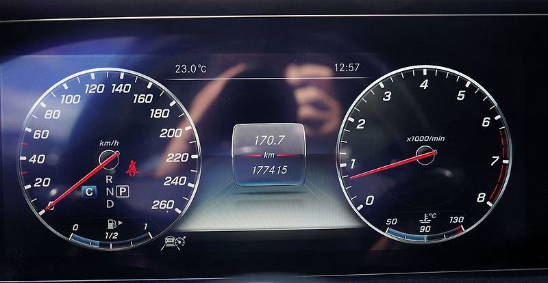 Mercedes-Benz Třídy S S560 Long 4Matic V8/470PS - fotka 33 z 34