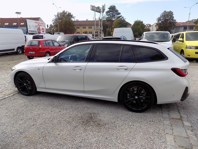 BMW Řada 3 330I 180 KW M SPORT XDRIVE - fotka 14 z 39