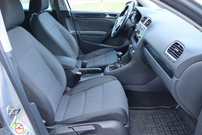 Volkswagen Golf (2009) 2.0 TDI, Serv.kniha, po STK - fotka 9 z 18