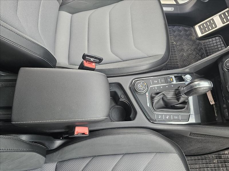 Volkswagen Tiguan Allspace 2,0TDi176KW R-Line Webasto - fotka 42 z 51