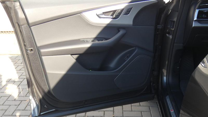 Audi Q8 55 TFSI quattro tiptronic - fotka 8 z 26