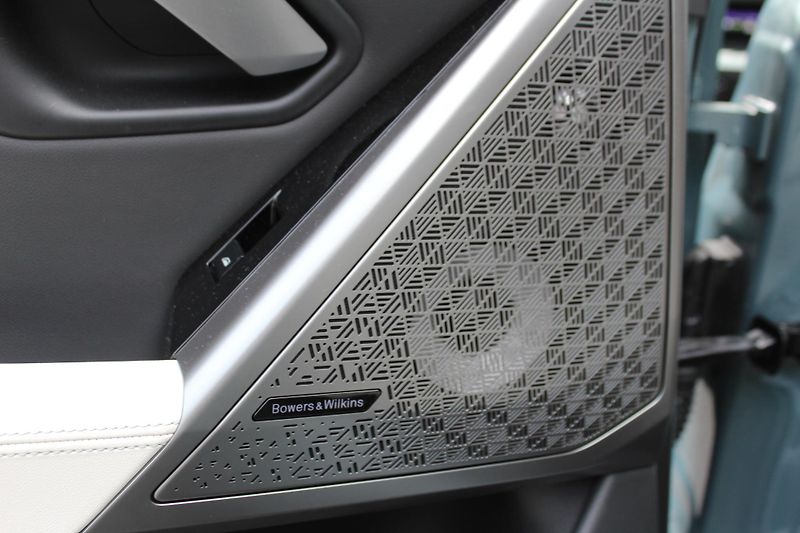 BMW Řada 5 550e xDrive - fotka 21 z 26