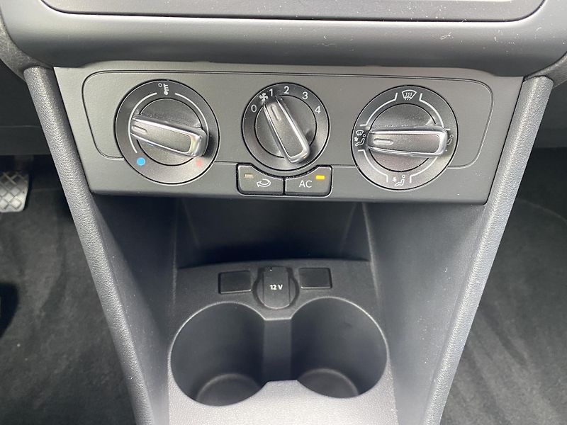Volkswagen Polo 1.4 MPI 63kW - 1xMAJ.- PDC - fotka 21 z 37