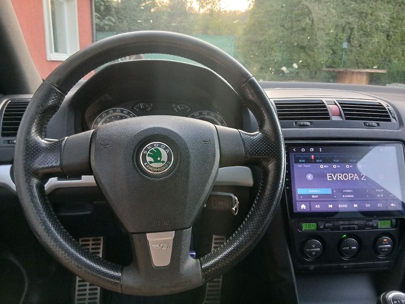 Škoda Octavia 2.0 TFSi RS - fotka 17 z 33