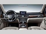 To nejdůležitější je ale uvnitř, kde limuzína Z700 viditelně kopíruje části palubní desky a středového panelu starší Audi A6.