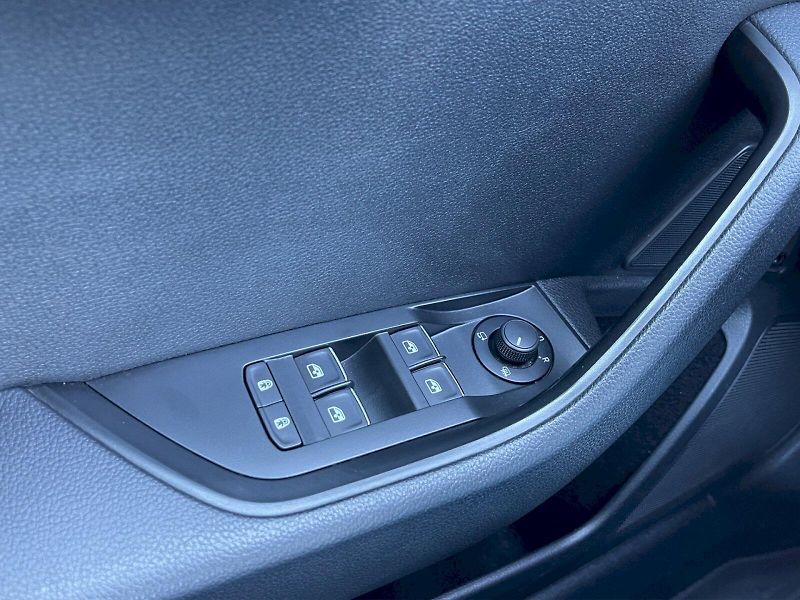 Škoda Superb (2018) L&K 2.0 TDI 140kW DSG 4x4 Comb - fotka 24 z 35