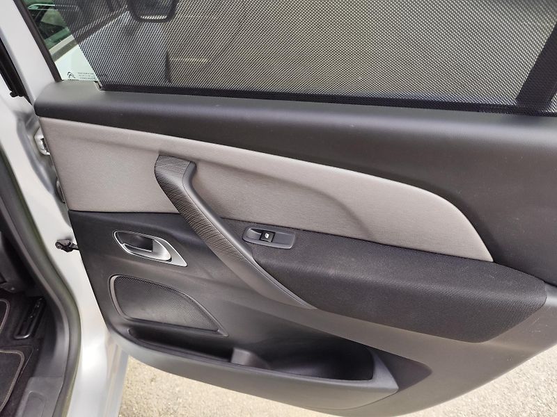Citroën Grand C4 Picasso (2014) - fotka 16 z 34