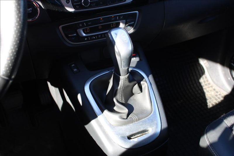 Renault Scénic 1,5 DCi  AUTOMAT, STK 12/2027 - fotka 18 z 33