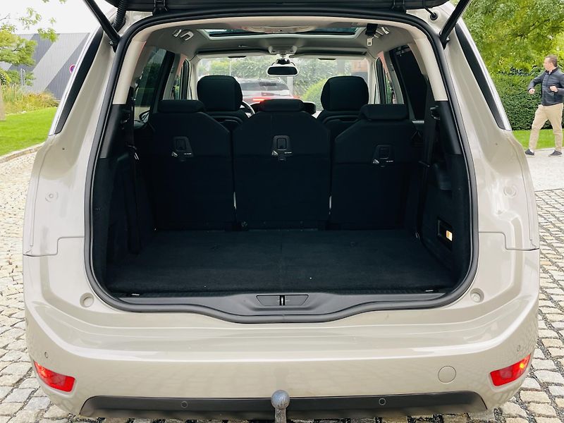 Citroën Grand C4 Picasso 2.0HDi MAN 7MÍST KAMERA TAŽNÉ - fotka 20 z 45