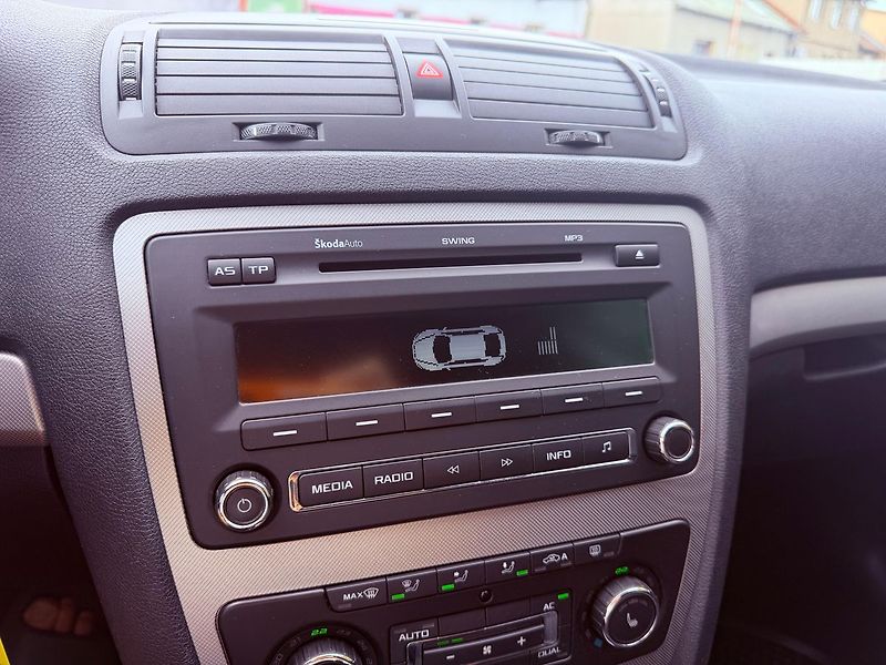 Škoda Octavia 1.6 TDi Elegance, ČR - fotka 18 z 22