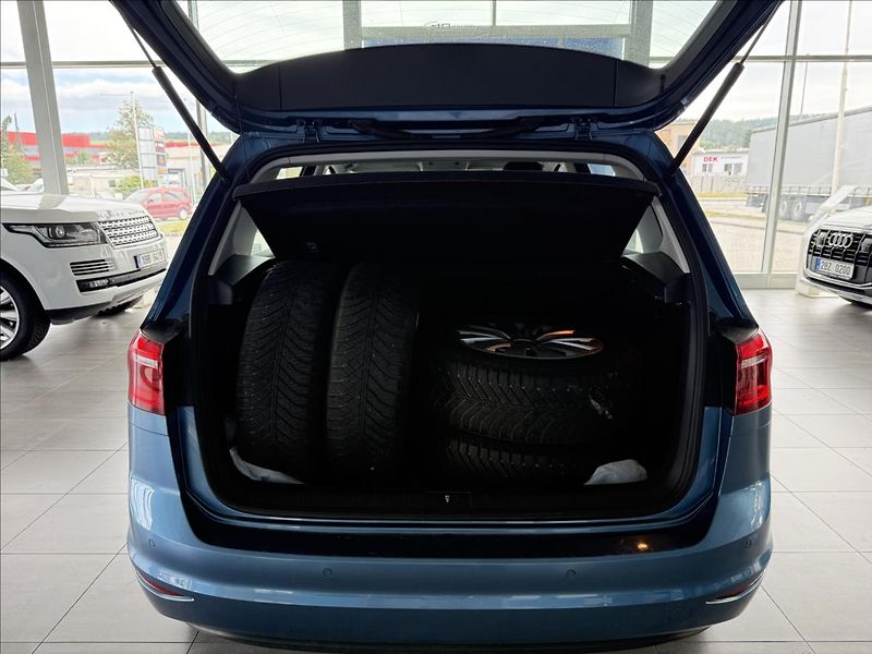 Volkswagen Golf Sportsvan 1,2   TSI 63kW,SERVISKA,2.MAJ - fotka 23 z 24