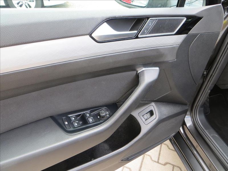 Volkswagen Passat 1,5 TSI 110kW DSG7 ČR Variant - fotka 13 z 27