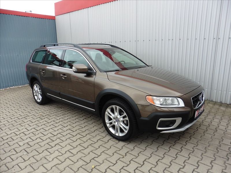 Volvo XC70 2,4 D Summum AWD, Navi... - fotka 2 z 16